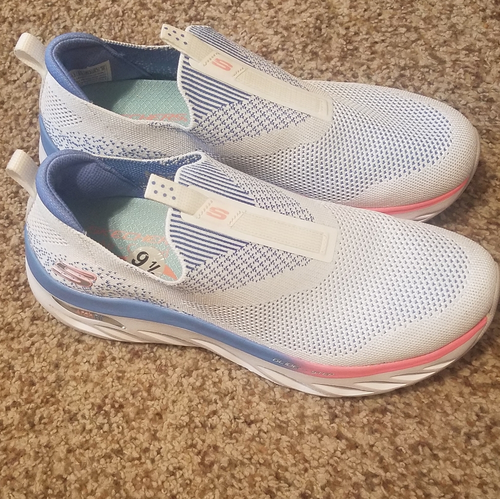 Skechers White and Blue Stretch Fit Sneakers Size 9 1/2